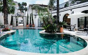 Elegance East Hotel